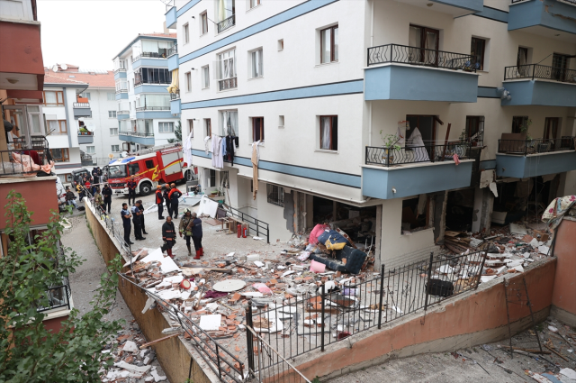 Son dakika: Ankara'da 6 katlı bir binada doğal gaz patlaması! 1 kişi hayatını kaybetti