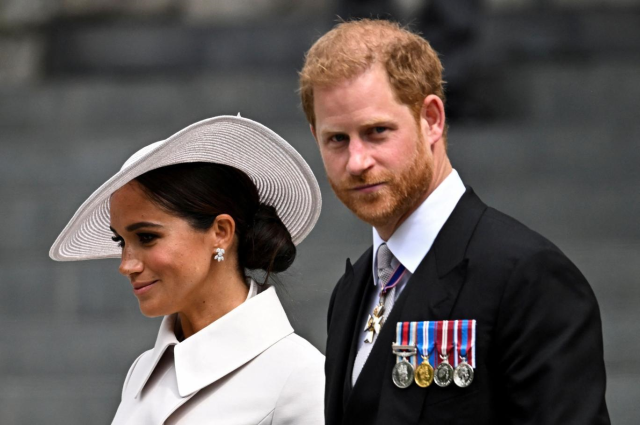 Eşi Meghan Markle'nin yıllar önceki erotik sahnelerini izleyen Prens Harry'den bomba yorum: Unutmak için elektrik şoku gerekir