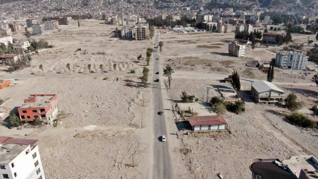 Hatay'daki enkazın yüzde 72'si kalktı! Büyük felaketten geriye bu bomboş araziler kaldı