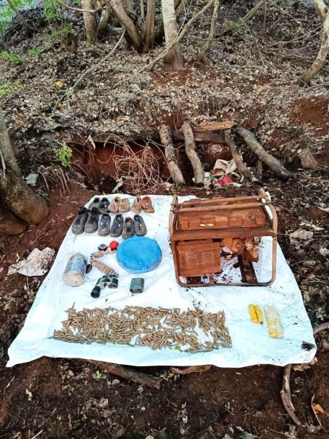 Tunceli'de teröristlerin inlerine girildi, 2 sığınak imha edildi