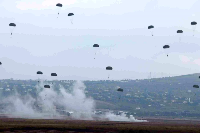 Türk komandolarından dosta güven düşmana korku salan tatbikat