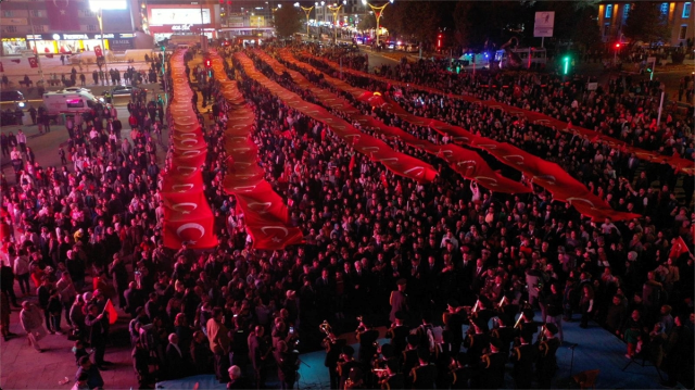 81 ilden görüntü yağıyor! Cumhuriyetin 100. yılı yurt genelinde coşkuyla kutlanıyor