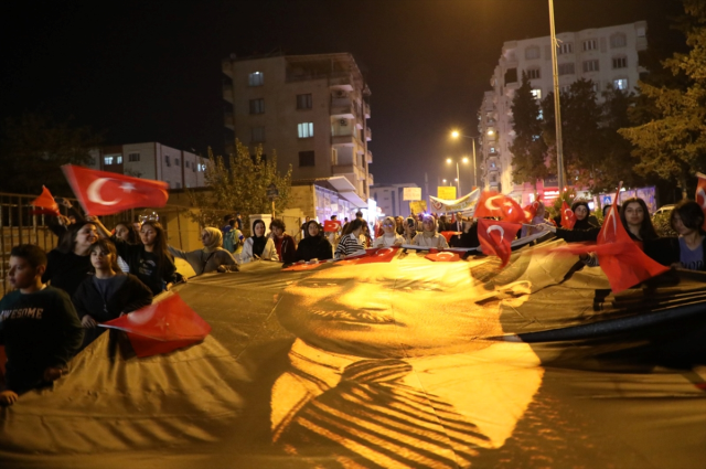 81 ilden görüntü yağıyor! Cumhuriyetin 100. yılı yurt genelinde coşkuyla kutlanıyor