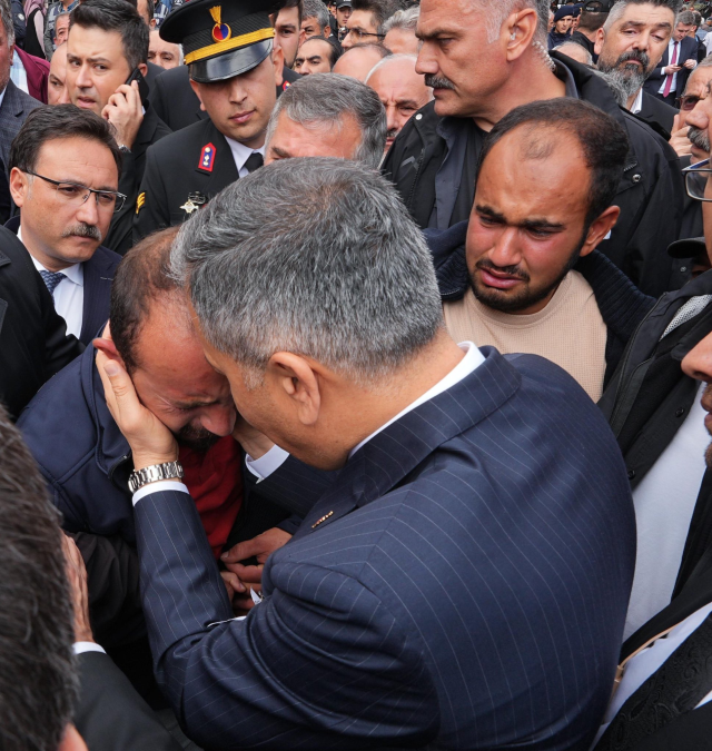 Bombalı saldırı girişiminde bulunan teröristlerin şehit ettiği veteriner hekim, son yolculuğuna uğurlandı