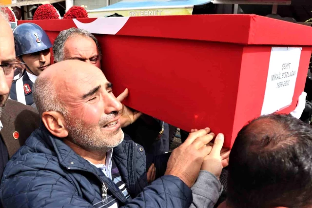 Bombalı saldırı girişiminde bulunan teröristlerin şehit ettiği veteriner hekim, son yolculuğuna uğurlandı