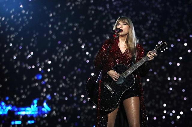 Taylor Swift'in konser filmi vizyona girmeden 100 milyon dolarlık bilet satışı ile rekor kırdı