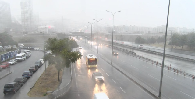 Meteoroloji 44 kenti sarı ve turuncu kodla uyarmıştı! Sağanak yağış İstanbul'da çok kuvvetli başladı