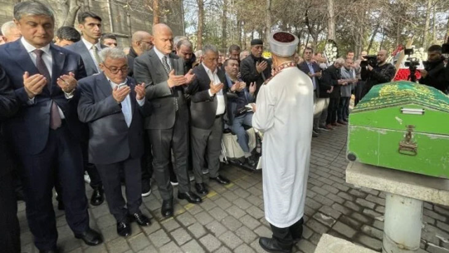 Ahmet Nur Çebi'nin acı günü: Kayınpederi toprağa verildi