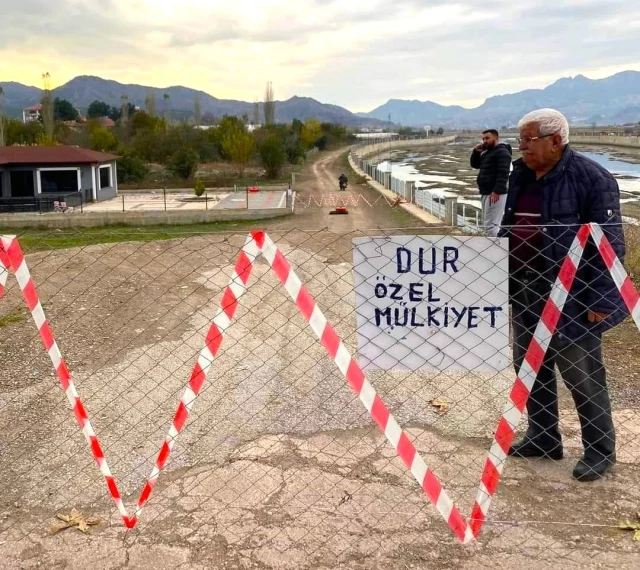 Çorumlu vatandaş özel mülkü olduğu gerekçesiyle 3 mahalle, 3 köy ve 1 ilçeye ulaşım sağlayan yolu trafiğe kapattı