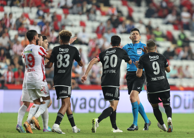 Son Dakika: Kara Kartal ağır yaralı! Beşiktaş, Antalyaspor'a 10 yıl sonra yenildi