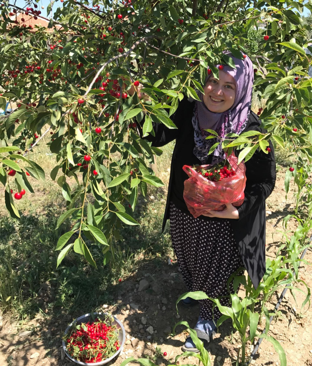 Mal varlığıyla konuşulan fenomen Rabia Toprak'ın bir de köydeki önceki hayatına bakın