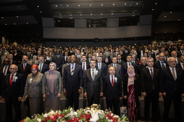 3. İstanbul Eğitim Zirvesi'ne katılan Milli Eğitim Bakanı Tekin, Malezya Eğitim Bakanı Fadhlina Binti Sidek ile görüştü