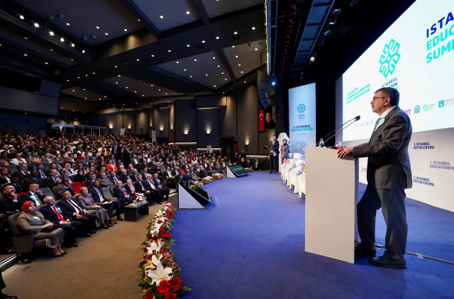 3. İstanbul Eğitim Zirvesi'ne katılan Milli Eğitim Bakanı Tekin, Malezya Eğitim Bakanı Fadhlina Binti Sidek ile görüştü