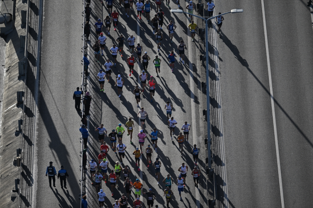 Son Dakika: 45. İstanbul Maratonu'nda Kenyalılar ipi göğüsledi! İşte kazandıkları para ödülü