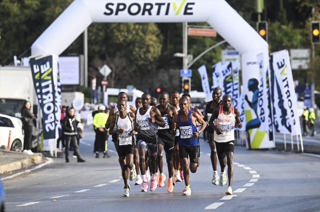 Son Dakika: 45. İstanbul Maratonu'nda Kenyalılar ipi göğüsledi! İşte kazandıkları para ödülü