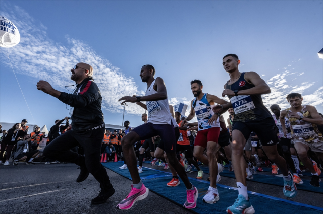 Son Dakika: 45. İstanbul Maratonu'nda Kenyalılar ipi göğüsledi! İşte kazandıkları para ödülü