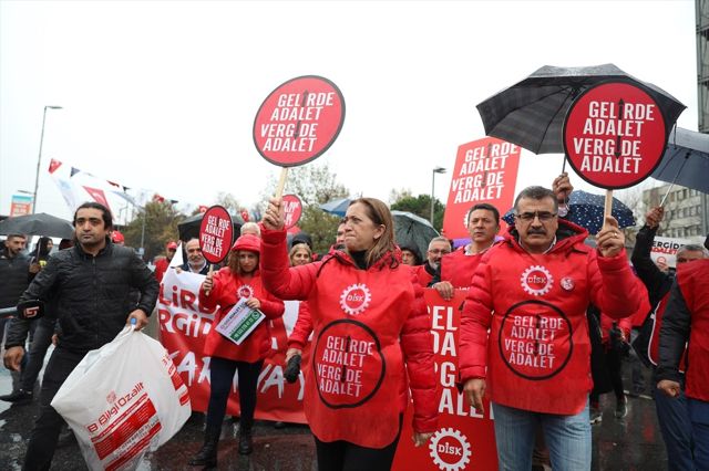 DİSK, gelir ve vergi adaletsizliği nedeniyle İstanbul'dan Ankara'ya yürüyüş başlattı