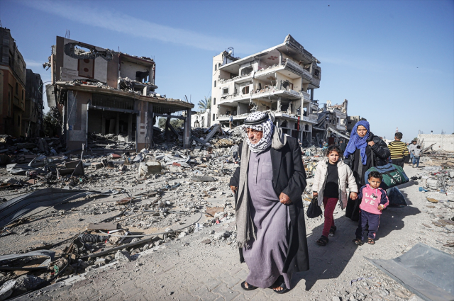 İsrail hapishanelerindeki 39 Filistinli esir serbest bırakılmak üzere Batı Şeria'ya nakledildi