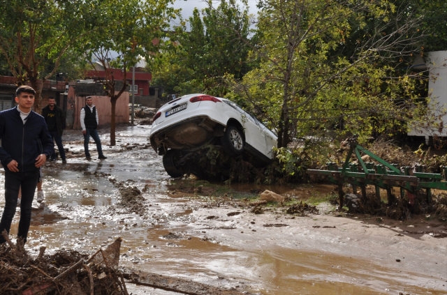 Selde can veren babaanne ve torunlarıyla ilgili acı detay! Evin duvarı yıkılınca suya kapılmışlar