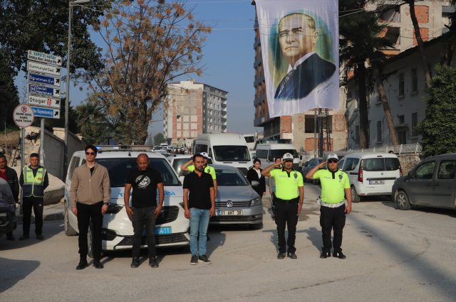 Saat 9'u 5 geçe hayat durdu! Tüm Türkiye, Ulu Önder Mustafa Kemal Atatürk için saygı duruşunda bulundu