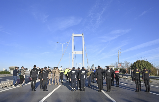 Saat 9'u 5 geçe hayat durdu! Tüm Türkiye, Ulu Önder Mustafa Kemal Atatürk için saygı duruşunda bulundu