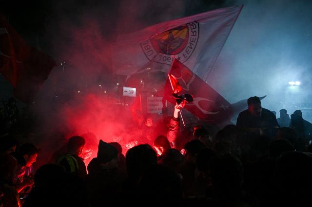 Suudi Arabistan'daki Süper Kupa finalinin iptal olmasının ardından yola çıkan Galatasaray ve Fenerbahçe yurda döndü