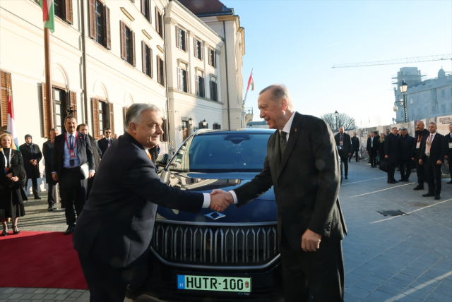 Macaristan Başbakanı Orban'dan nükteli paylaşım: 1 beygir verdim, karşılığında 435 beygir gücü aldım