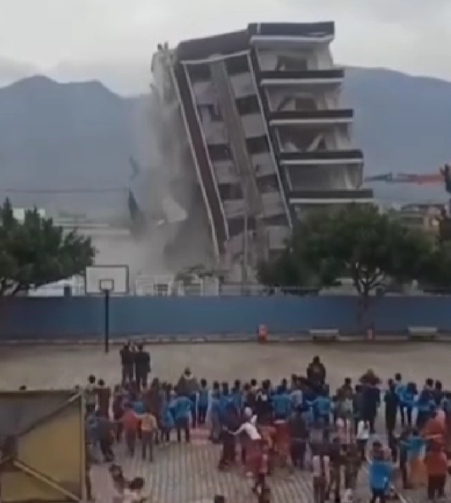 İskenderun'da tartışma yaratan yıkım! Bahçedeki öğrenciler büyük panik yaşadı