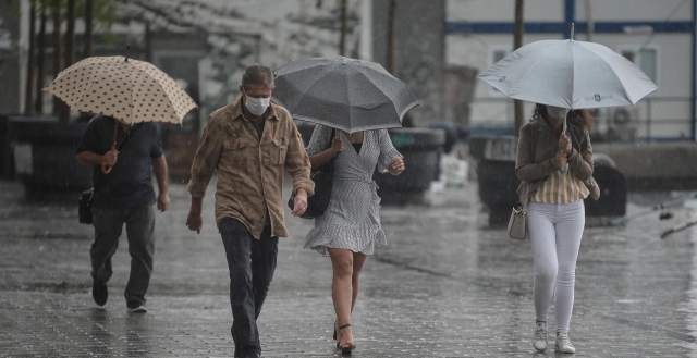 İstanbul Valiliği'nden kuvvetli sağanak yağış uyarısı: Bu gece saatlerinden itibaren etkili olacak