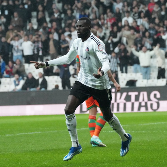 Kara Kartal ağır yaralı! Beşiktaş, Alanyaspor'a sahasında boyun eğdi