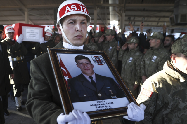 Pençe-Kilit Harekatı'nda şehit olan askerlerimiz son yolculuklarına uğurlandı