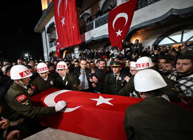 Pençe-Kilit Harekatı'nda şehit olan askerlerimiz son yolculuklarına uğurlandı