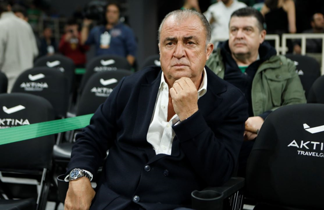 Fatih Terim'e büyük şok! Tribünlerden yükselen tezahüratları duyunca yüzü düştü