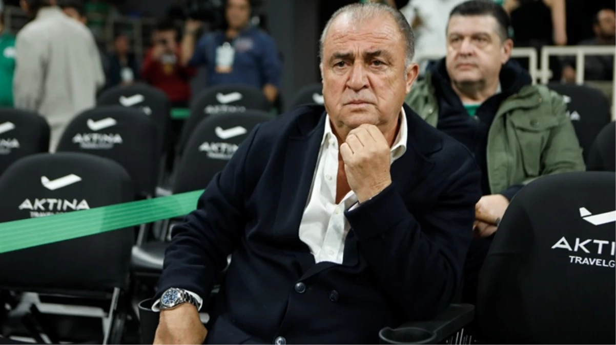 Fatih Terim'e büyük şok! Tribünlerden yükselen tezahüratları duyunca yüzü düştü