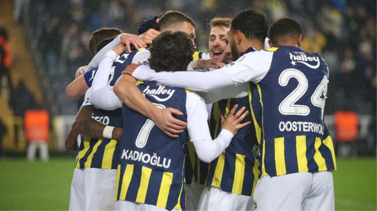 Fenerbahçe'nin hiç acıması yok! Konyaspor'a ilk yarıda gol olup yağdılar