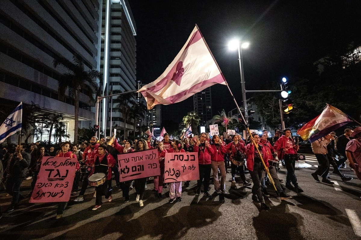 İsrail'in başkenti Tel Aviv'de on binlerce kişi yürüyüş düzenledi: Hemen şimdi erken seçim