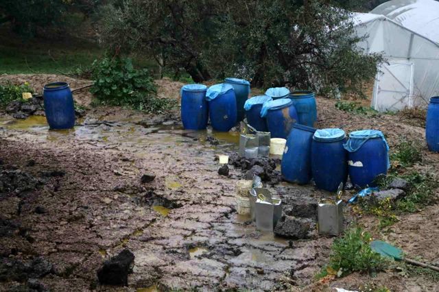 Hatay'daki fabrikada depolar patladı, 50 ton zeytinyağı araziye aktı