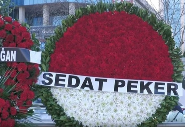 Eski MİT'çi Mehmet Eymür'ün cenazesine Alaattin Çakıcı ve Sedat Peker çelenk gönderdi