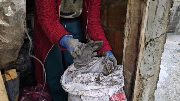 Yardım için dağıtılan kömür çuvallarından taş çıktı, vatandaş mağdur: Hayatımda böylesini görmedim, soba kendini anca ısıtıyor