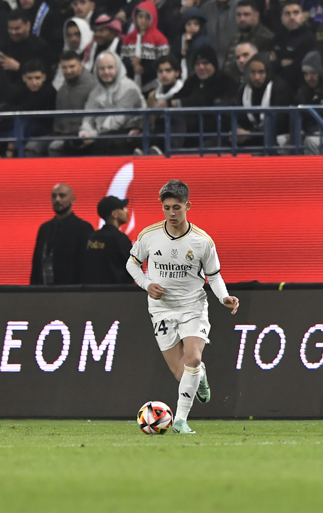 Vinicius hat-trick yaptı! Real Madrid Süper Kupa'yı kaldırdı