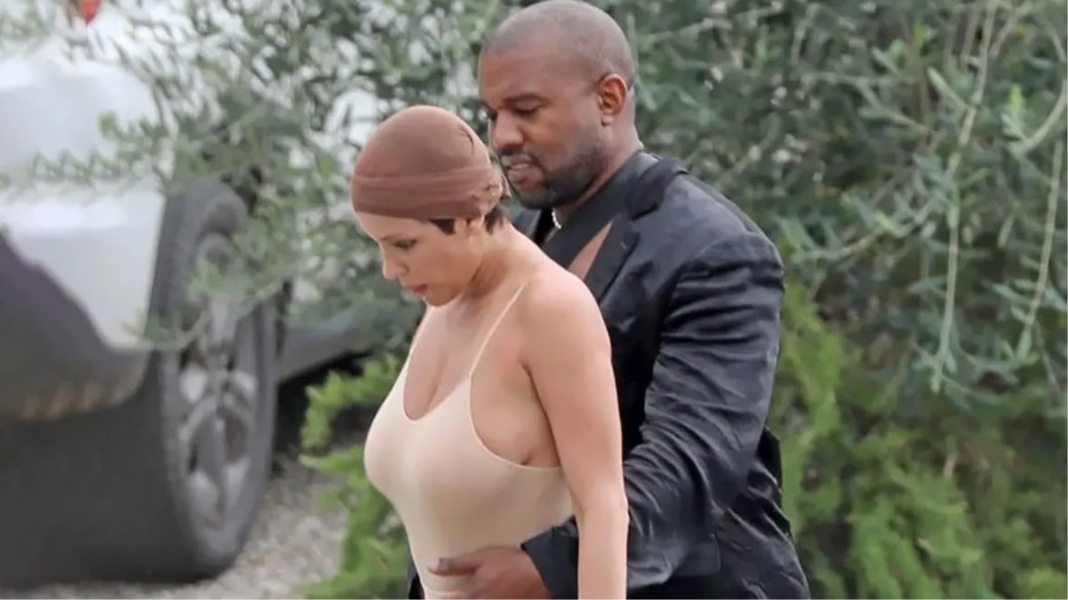 Kanye West'in eşi Bianca Censori mini bikini üstüyle alışverişe çıktı! Görenler dönüp bir daha baktı