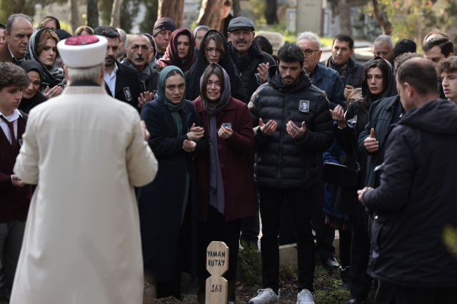 Ömer dizisinde Emine'yi oynayan Çağla Naz Kargı'nın performansı alkış topladı