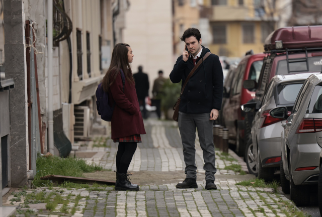 Ömer dizisinde Emine'yi oynayan Çağla Naz Kargı'nın performansı alkış topladı