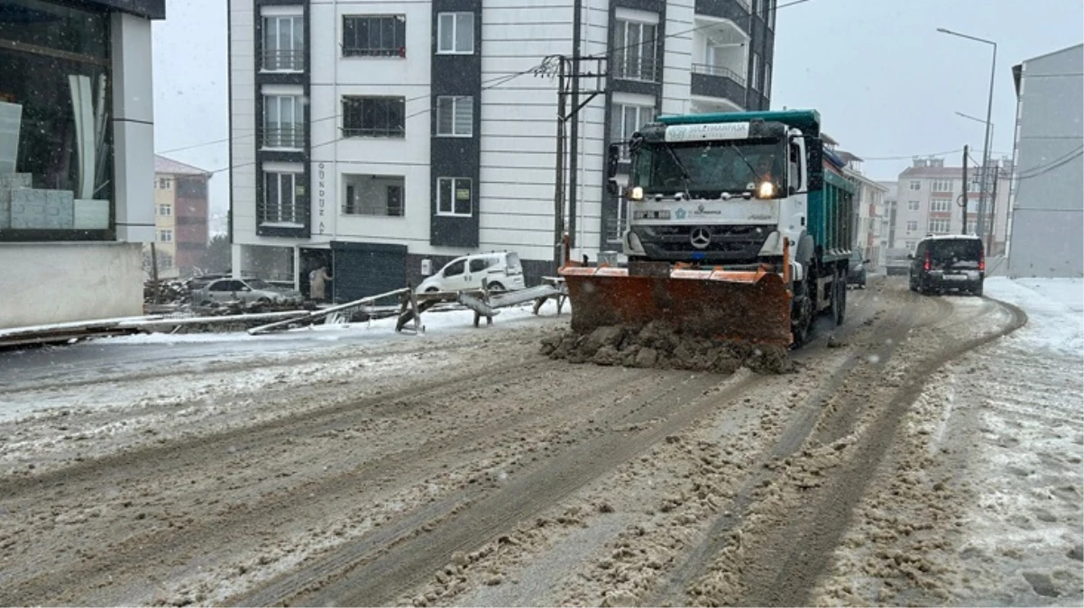 Tekirdağ'da kar nedeniyle eğitime ara verildi