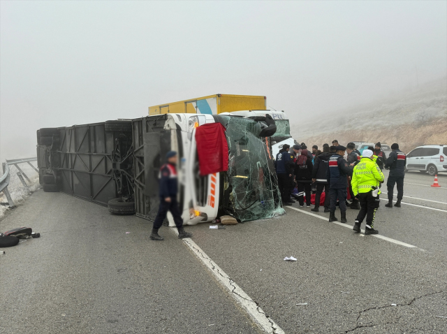 Malatya'da devrilen yolcu otobüsüne tır çarptı! 4 kişi hayatını kaybetti, 29 kişi yaralandı