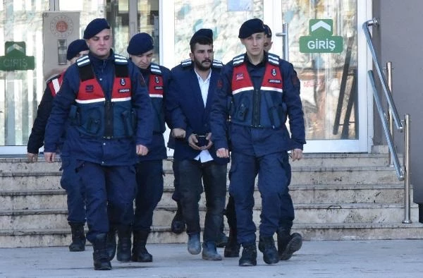 45 yıl kesinleşmiş hapis cezası var! Çocuğa istismar dahil 12 suçtan aranan firari hükümlü, annesinin evindeki tünelde yakalandı