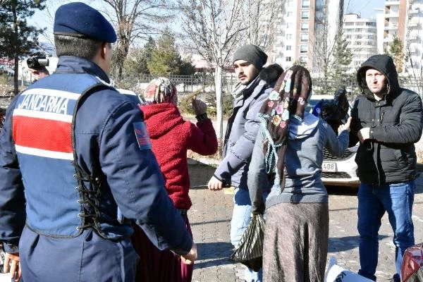 45 yıl kesinleşmiş hapis cezası var! Çocuğa istismar dahil 12 suçtan aranan firari hükümlü, annesinin evindeki tünelde yakalandı