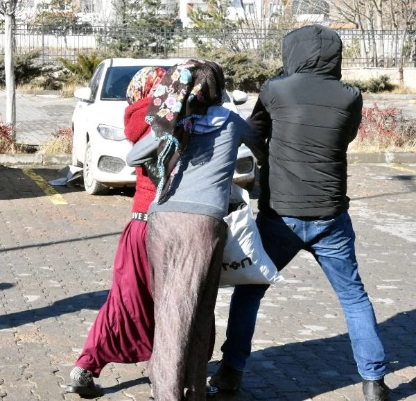 45 yıl kesinleşmiş hapis cezası var! Çocuğa istismar dahil 12 suçtan aranan firari hükümlü, annesinin evindeki tünelde yakalandı