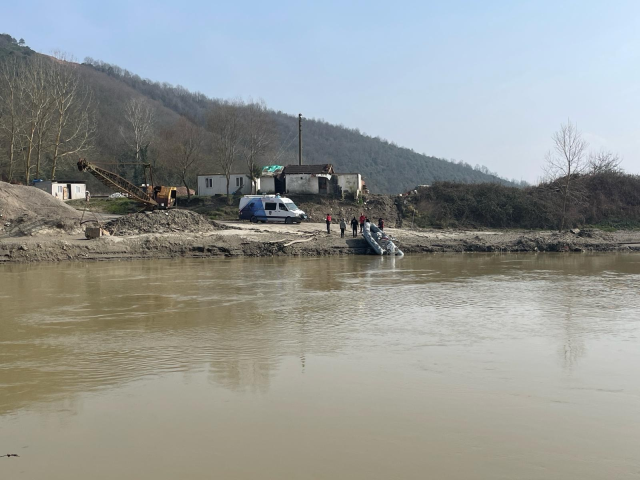 Eşinin öldüreceğini söyledikten sonra cansız bedeni nehirde bulunan kadının oğlu tutuklandı