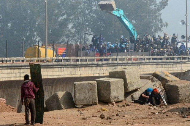 Hindistan'da çiftçilerin protestosuna biber gazlı müdahale